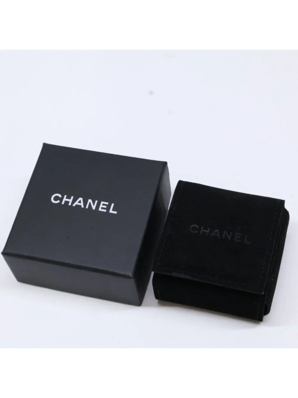 Chanel 16c CC Logo Square Earring